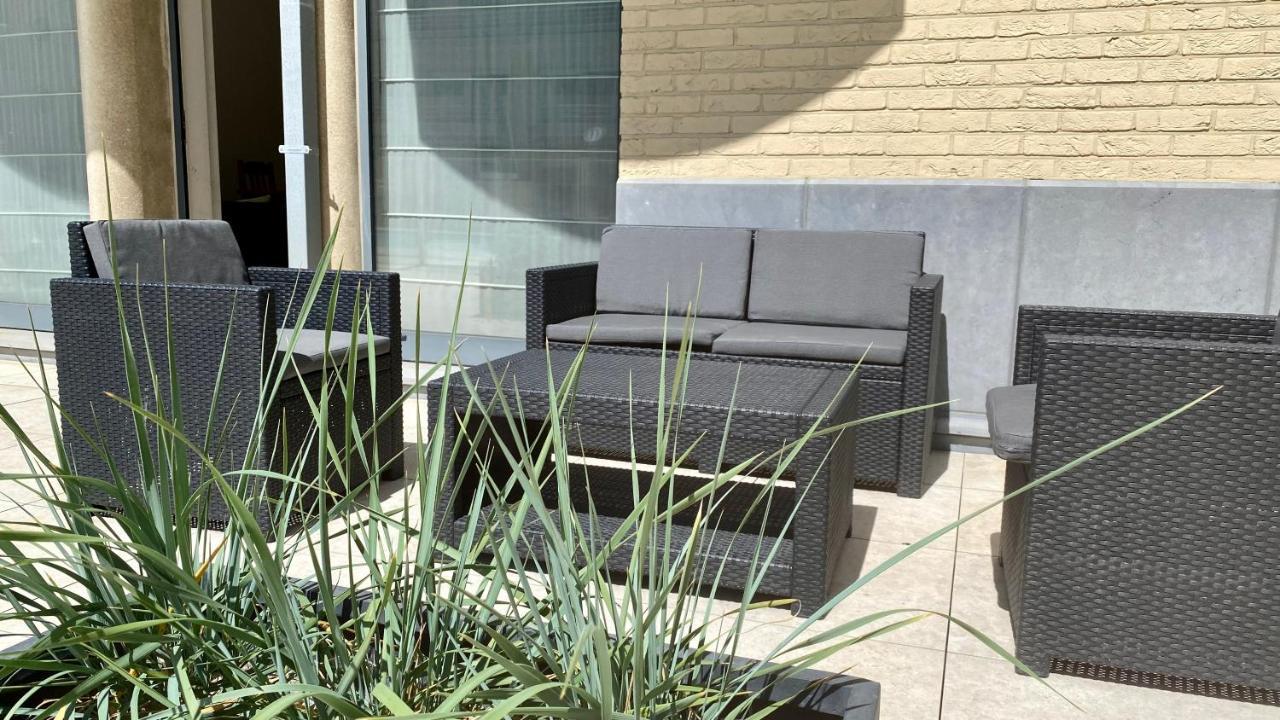 Deluxe Apartment With Shared Pool Остенде Екстериор снимка