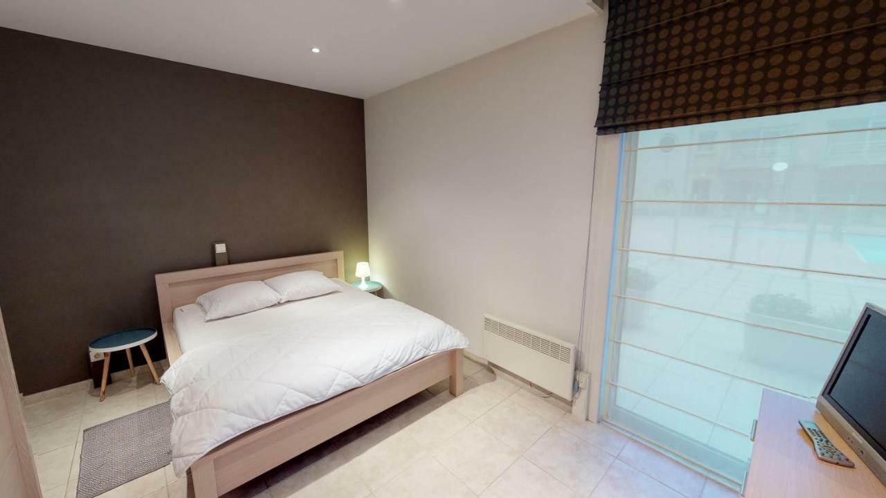 Deluxe Apartment With Shared Pool Остенде Екстериор снимка